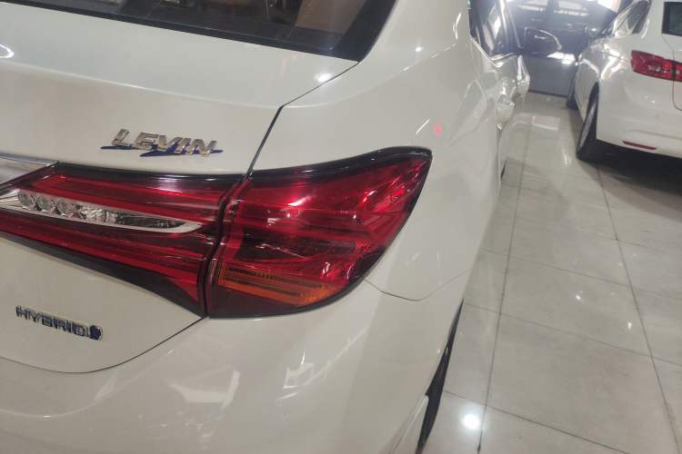 Used Toyota Levin 2017 Revised Dual-Engine 1.8H GS E-CVT Elite Sunroof Version China V Standard