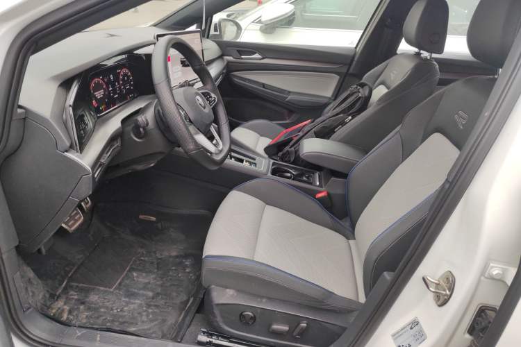 Used Volkswagen Golf 2025 300TSI R-Line