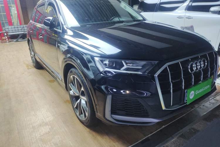Used Audi Q7 2022 55 TFSI quattro S line Sport model
