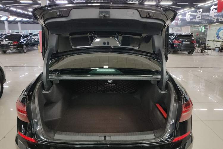 Used Volkswagen Passat 2020 Facelift 330TSI Elite Edition China VI Standard