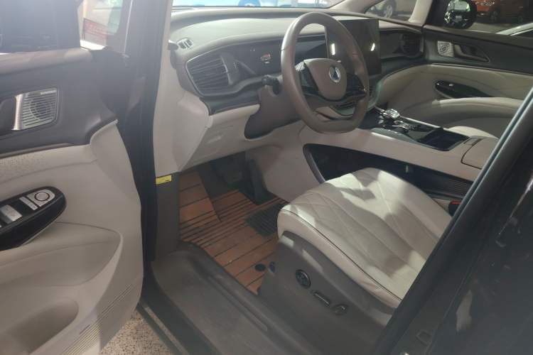 Used Denza D9 2022 DM-i 970 Four-Wheel Drive Prestige Model
