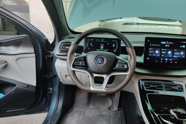 Used BYD Qin PLUS 2024 Honor Edition EV 420KM Leading Model
