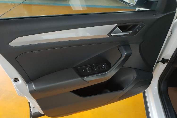 Used Volkswagen T-ROC 2022 280TSI DSG Two-Wheel Drive Elite PLUS
