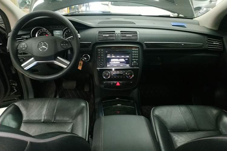 Used Mercedes-Benz R-Class 2017 R 320 4MATIC Business Edition Prestige Model
