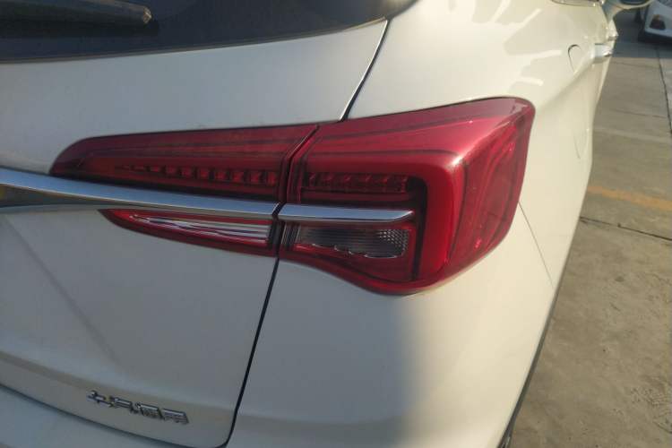 Used Buick Envision 2020 20T Two-Wheel Drive Luxury Model
