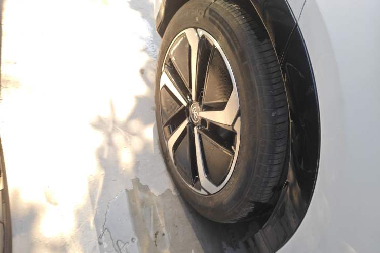 Used BYD Song L EV 2025 Intelligent Driving Version 662 km LiDAR Excellence Edition
