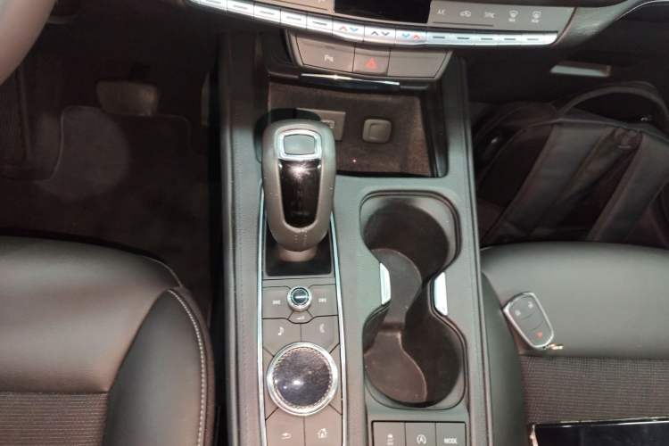 Used Cadillac XT4 2018 28T Two-Wheel Drive Tech Version