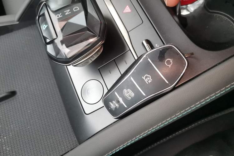 Used BYD Qin L 2025 DM-i Smart Drive 120KM Leading Model
