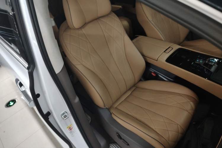 Used Denza D9 2022 DM-i 970 Four-Wheel Drive Flagship Model