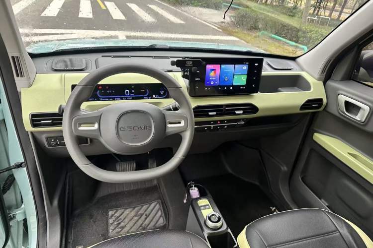 Used Geely Galaxy Panda 2024 Panda Mini 200km Endurance Bear
