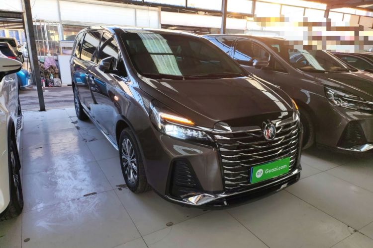 Used Buick GL8 2023 Facelifted Land Cruiser Executive Luxury Version
