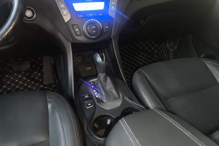 Used Hyundai Santa Fe 2013 2.4L Automatic Two-Wheel Drive Smart Version
