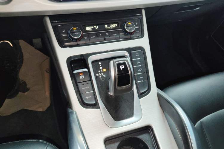 Used Geely Auto Emgrand X7 Sport 2020 1.8TD DCT Two-Wheel Drive Smart Connect 4G-Enabled Version