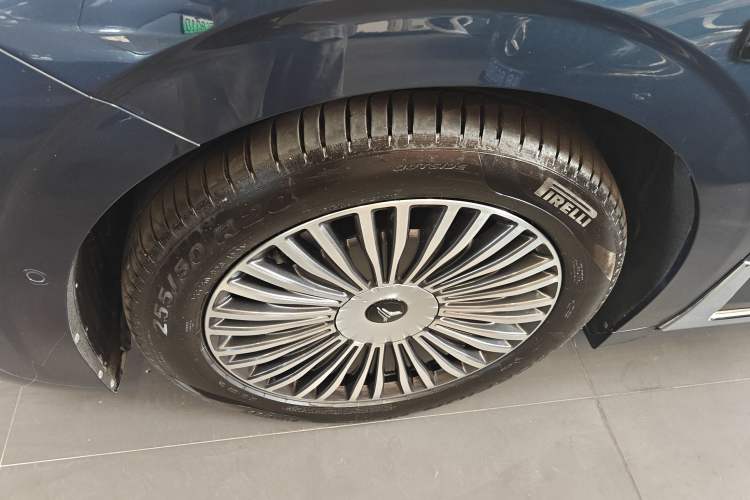 Used VOYAH Dream 2025 PHEV Four-Wheel-Drive Flagship Version – Qiankun Edition
