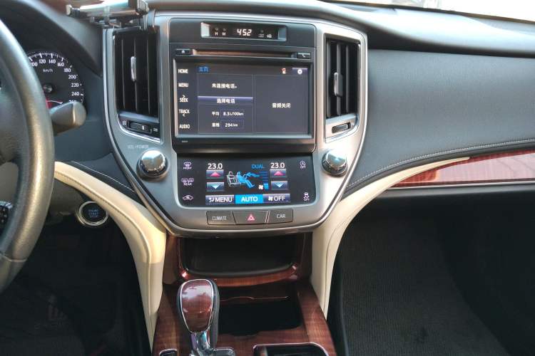 Used Toyota Crown 2015 2.0T Fashion Edition
