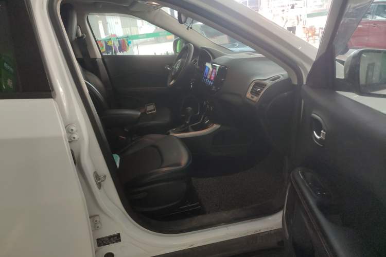 Used  Compass 2017 200T Automatic Enjoyment Version
