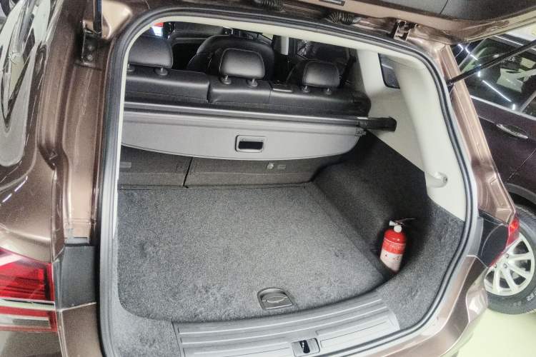 Used Roewe RX5 2016 20T Two-Wheel Drive Automatic Internet Smart Edition
