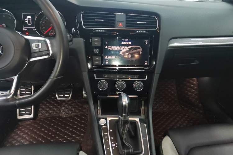 Used Volkswagen Golf 2019 280TSI DSG R-Line Model China V Standard
