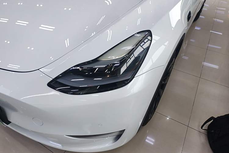 Used Tesla Model Y 2021 Long-Range All-Wheel-Drive Version 3D7
