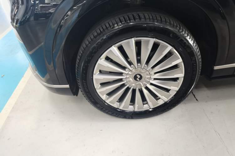 Used ONVO Luxeed L90 2025 Model—Ultra Six-Seater Version
