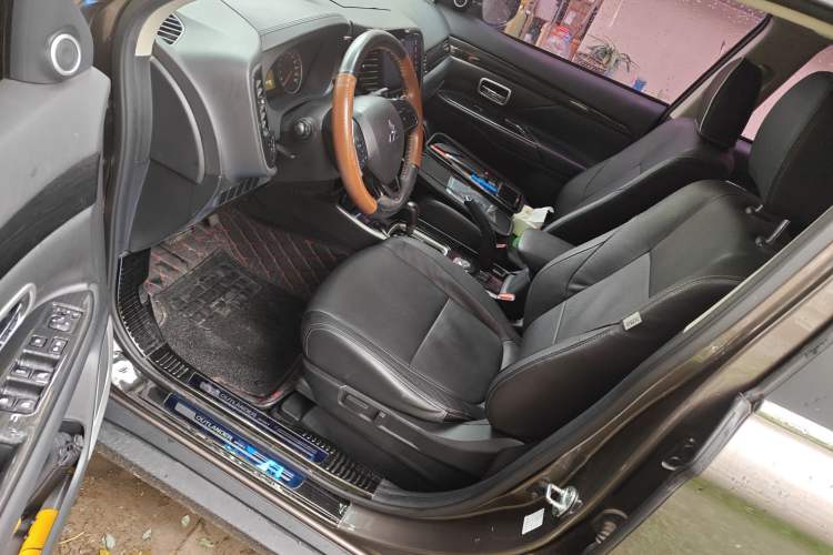 Used Mitsubishi Outlander 2018 2.0L Two-Wheel Drive Glory Edition 5 Seats
