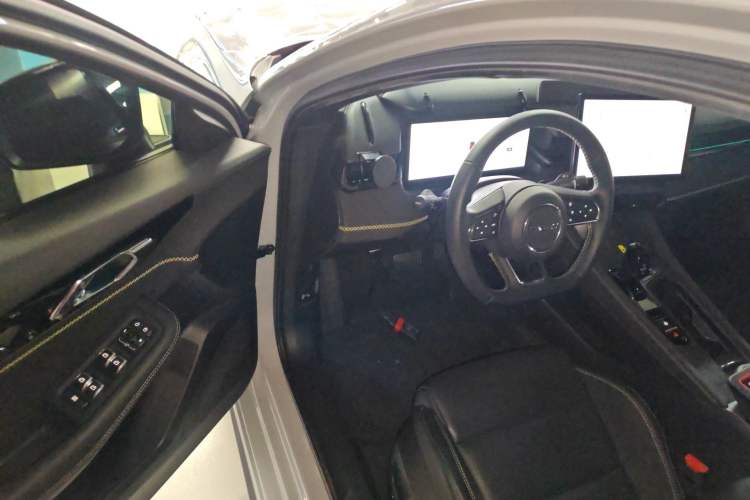 Used Lynk & Co 03 2023 1.5T EM-F PM
