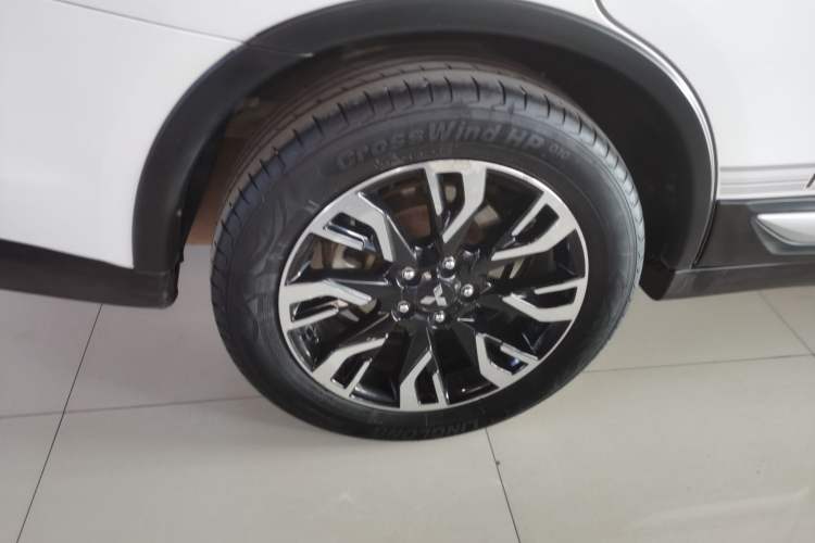 Used Mitsubishi Outlander 2019 2.4L 4x4 Zhi Xiang Edition 7 Seats China VI Standard
