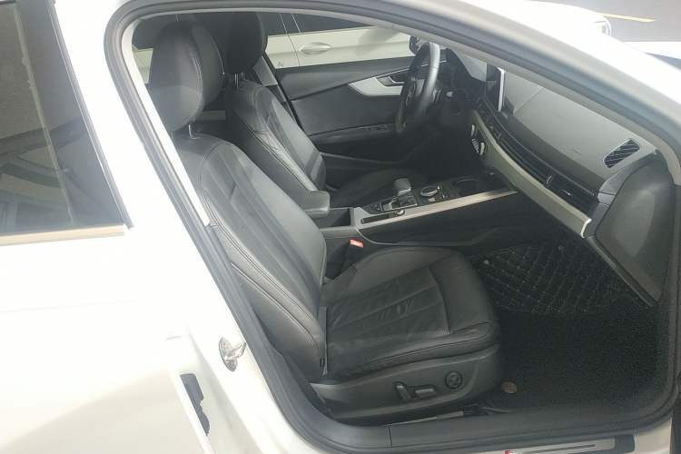 Used Audi A4L 2019 40 TFSI Fashion Edition China VI Emission Standard
