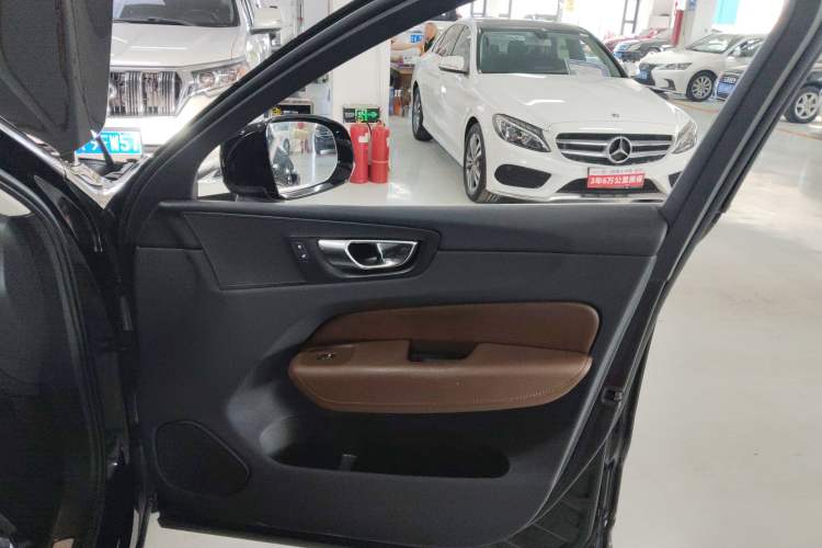 Used Volvo XC60 2019 T5 4x4 Smart Edition China V Standard