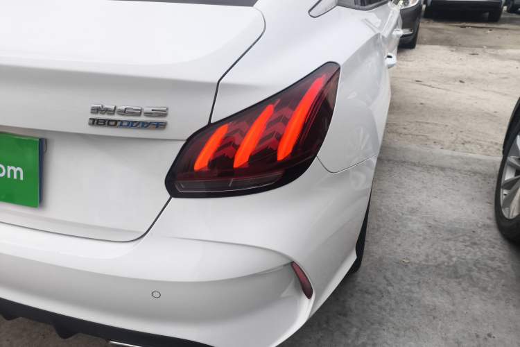 Used MG 5 2022 180 DVVT CVT Youth Luxury Edition
