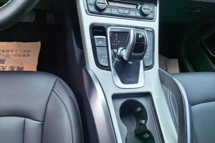 Used Geely Auto Emgrand X7 Sport 2020 1.8TD DCT Two-Wheel Drive Smart Connect 4G-Enabled Version
