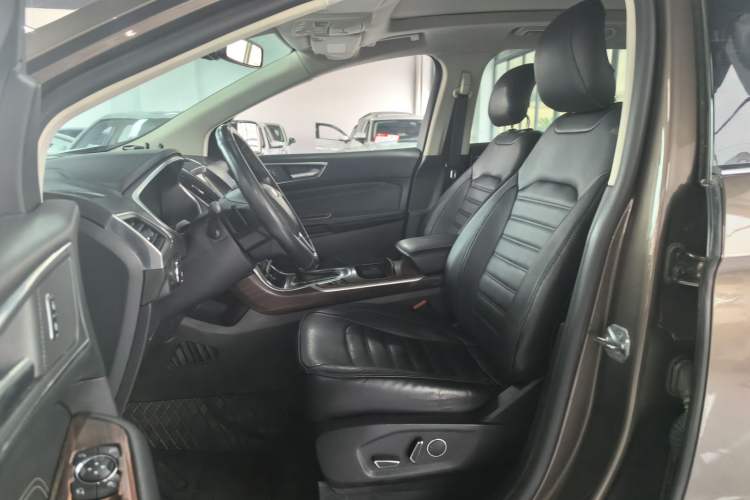 Used Ford Edge 2017 EcoBoost 245 Two-Wheel-Drive Sporty 7-Seater
