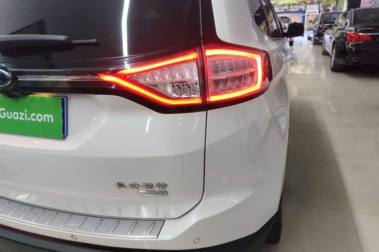 Used Ford Edge 2016 EcoBoost 245 Two-Wheel-Drive Titanium 7-Seater
