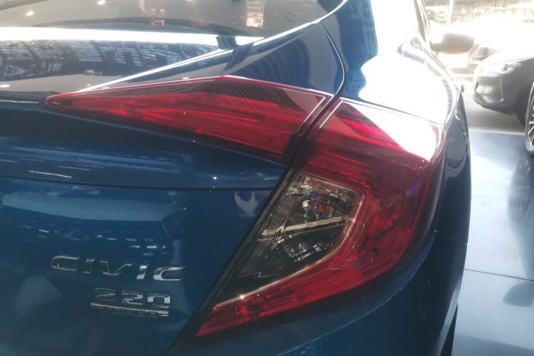 Used Honda Civic 2016 220TURBO CVT Luxury Edition
