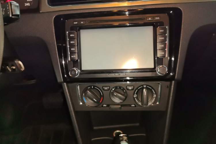 Used Volkswagen Santana 2015 1.6L Automatic Comfort Edition