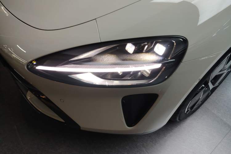 Used  SU7 2024 Rear-Drive Ultra-Long Range Advanced Pro-Level Intelligent Driving Version
