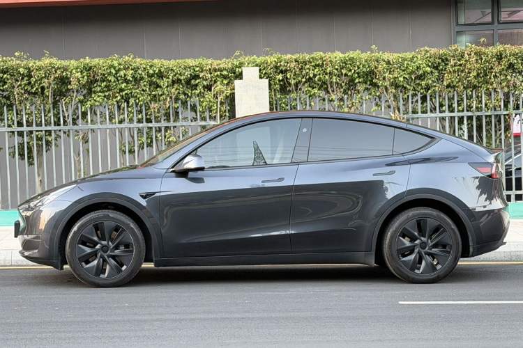 Used Tesla Model Y 2024 Long-Range All-Wheel-Drive Version
