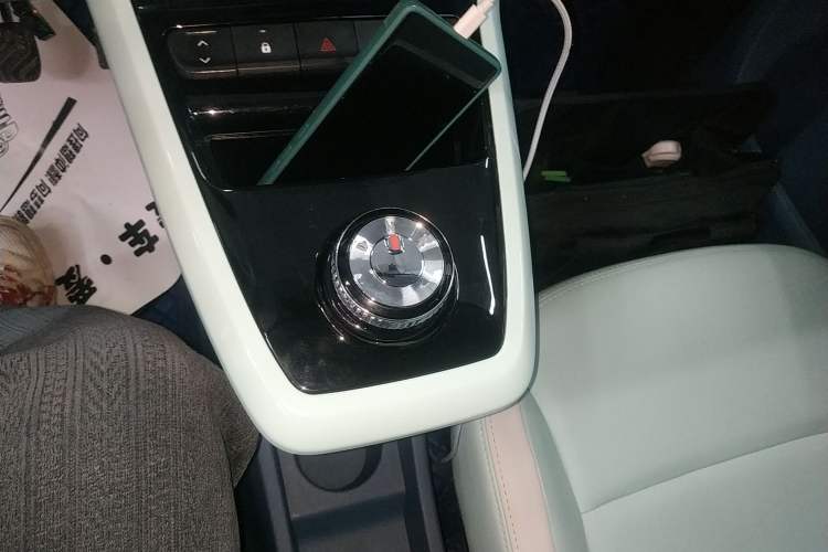 Used Dongfeng NAMMI BOX 2022 Chasing Wind Edition 331 km Standard Model
