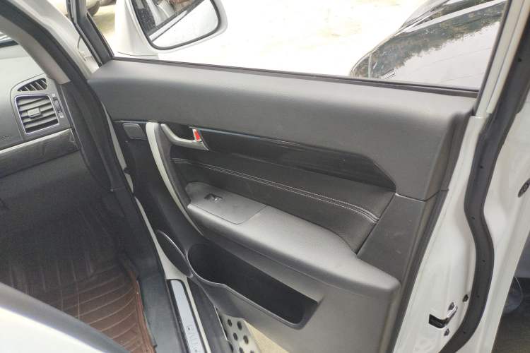 Used Chevrolet Captiva 2015 2.4L 4x4 Flagship Edition 7-Seater
