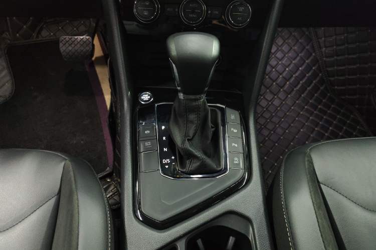 Used Volkswagen Tiguan L 2019 330TSI Automatic Two-Wheel Drive Smart Luxury Version China VI Standard
