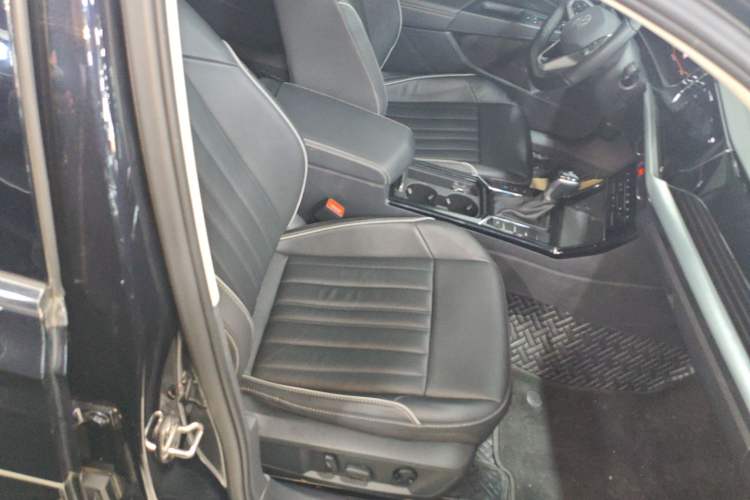 Used Volkswagen Passat 2022 330TSI Elite Edition Custom Version
