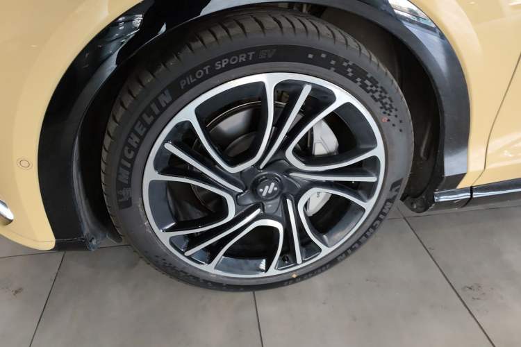 Used  LS7 2023 100kWh Lux Rear-Drive Version
