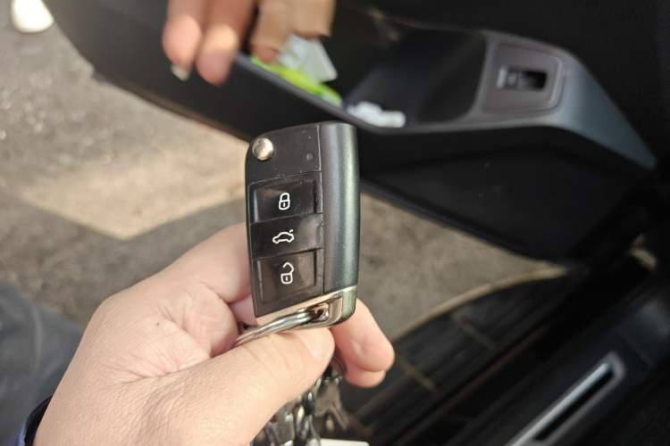 Used Volkswagen Tiguan L 2021 330TSI Automatic Two-Wheel Drive R-Line Enhanced Edition
