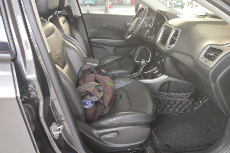 Used  Compass 2017 200T Automatic Family Edition