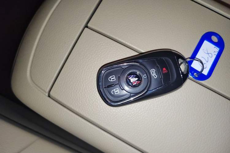 Used Buick GL8 2023 Facelifted Land Cruiser Executive Luxury Version