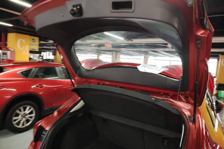 Used Mazda Mazda 3 Axela 2019 Cloud-Controlled Edition Hatchback 1.5L Automatic Luxury Model China VI Standard
