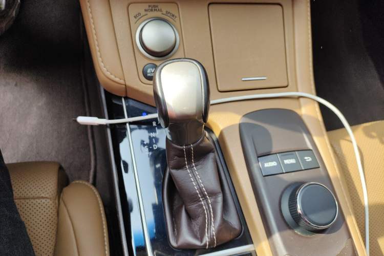 Used Lexus ES 2017 300h Mark Levinson Comfort Edition