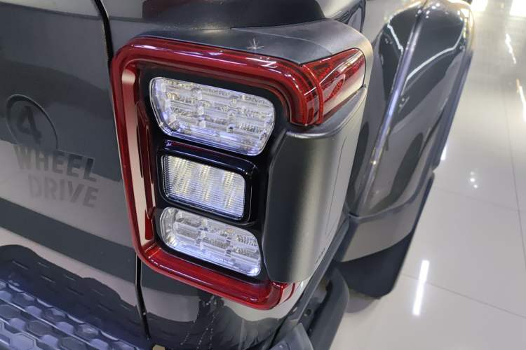 Used  Gladiator 2022 3.6L Pioneer Edition
