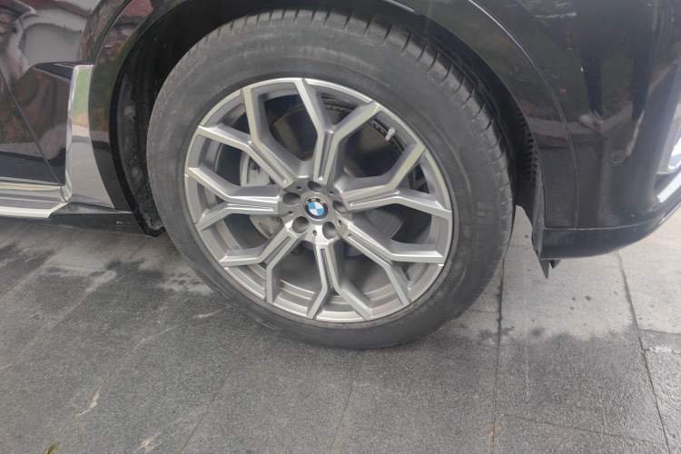 Used BMW X7 2019 xDrive40i Luxury Package with Leading Features
