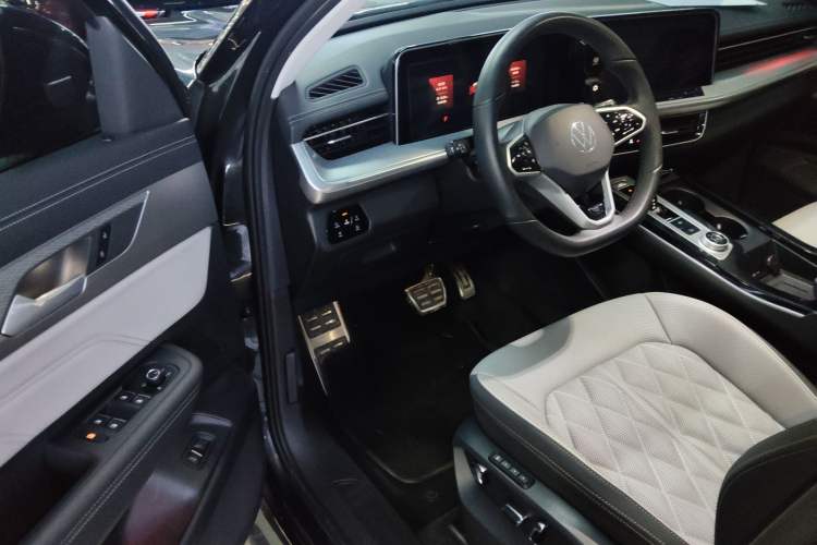 Used Volkswagen Talagon 2024 Facelifted 380TSI All-Wheel Drive R-Line Cruise Premium Edition
